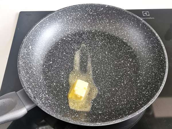 Omelet keju, resep cepat saji yang siap dalam 5 menit! - Persiapan langkah 4