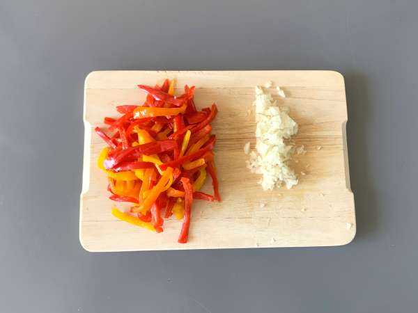 Pasta dengan paprika dan philadelphia: lembut, cepat, dan lezat - Persiapan langkah 1