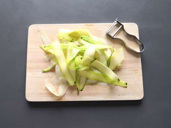 Cukini yang diasinkan, sayuran carpaccio yang sempurna untuk musim panas! - Persiapan langkah 1