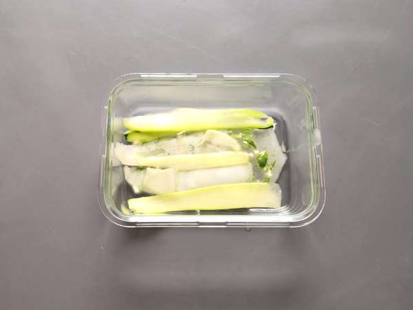 Cukini yang diasinkan, sayuran carpaccio yang sempurna untuk musim panas! - Persiapan langkah 4