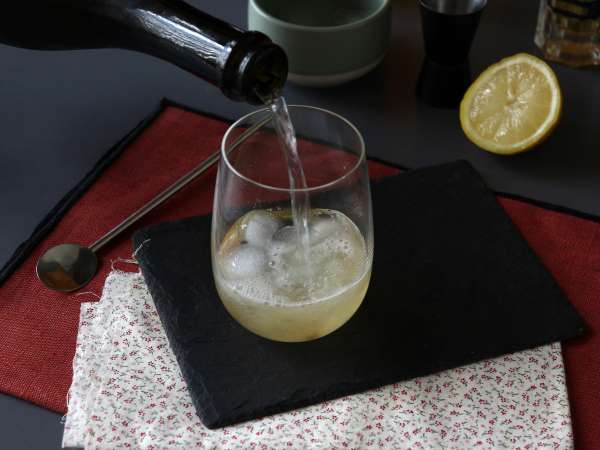 Spritz St-Germain dengan minuman keras bunga elder, koktail yang sangat segar untuk musim panas - Persiapan langkah 3