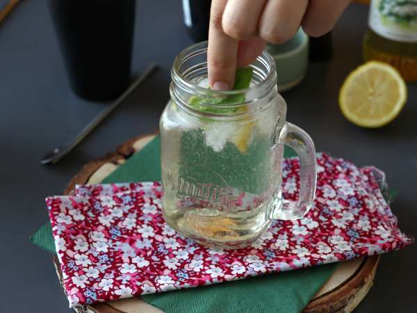 Hugo Spritz dengan sirup bunga elder, koktail yang segar dan manis - Persiapan langkah 4