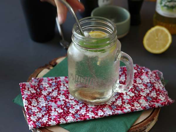 Hugo Spritz dengan sirup bunga elder, koktail yang segar dan manis - Persiapan langkah 5