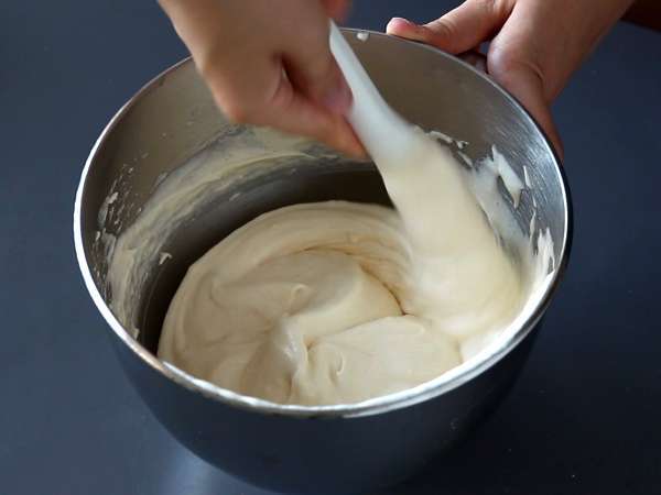 Roti gulung rasa Easy Kinder Bueno, sempurna sebagai kue ulang tahun atau batang kayu Natal! - Persiapan langkah 3