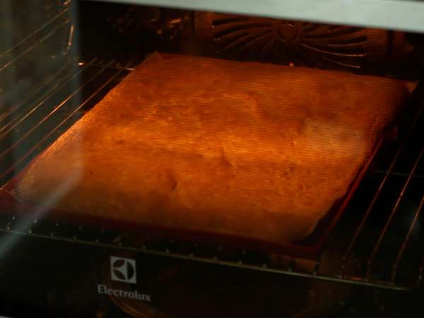 Roti gulung rasa Easy Kinder Bueno, sempurna sebagai kue ulang tahun atau batang kayu Natal! - Persiapan langkah 4