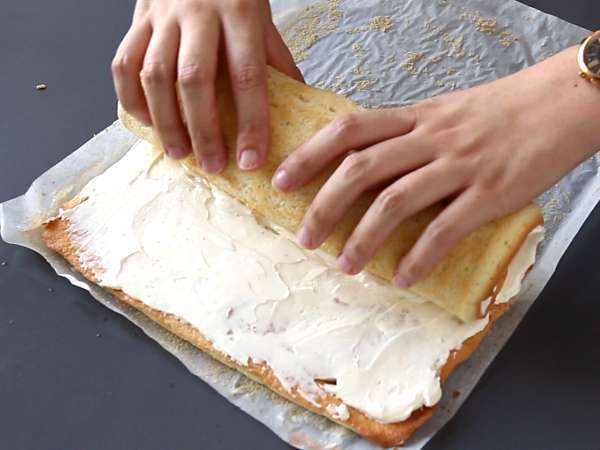 Roti gulung rasa Easy Kinder Bueno, sempurna sebagai kue ulang tahun atau batang kayu Natal! - Persiapan langkah 9