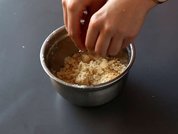 Verrines vegetarian: krim sup kacang polong, remahan parmesan, dan krim mascarpone - Persiapan langkah 1