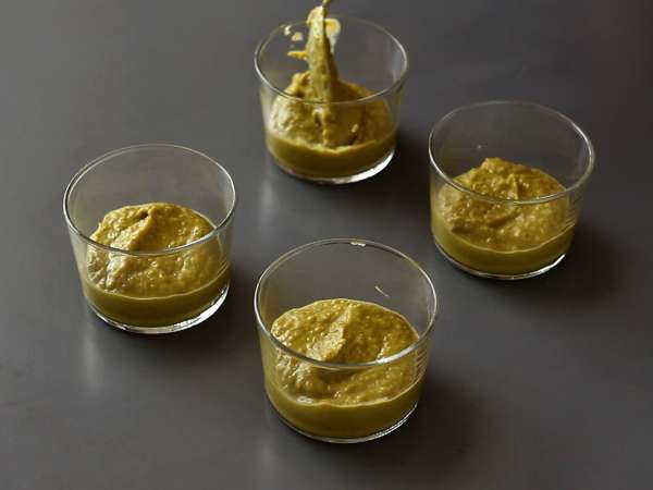 Verrines vegetarian: krim sup kacang polong, remahan parmesan, dan krim mascarpone - Persiapan langkah 7