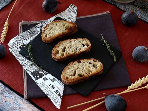 Roti lapis ara, keju kambing segar, madu, dan rosemary - Persiapan langkah 2