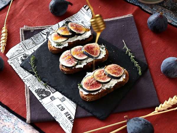 Roti lapis ara, keju kambing segar, madu, dan rosemary - Persiapan langkah 5