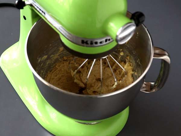 Kue hazelnut, cokelat susu, dan praline XXL - Persiapan langkah 1