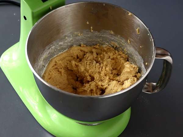 Kue hazelnut, cokelat susu, dan praline XXL - Persiapan langkah 3