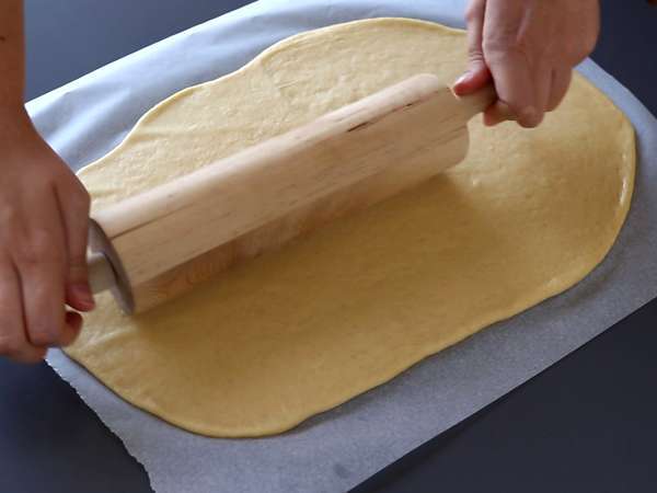 Gulungan kayu manis, brioche kayu manis dengan lapisan gula vanila - Persiapan langkah 4