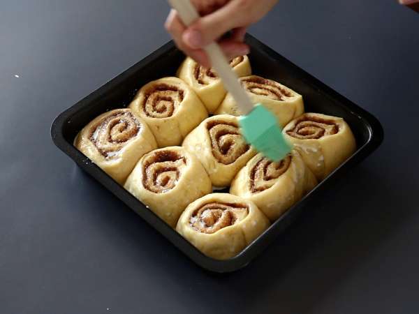 Gulungan kayu manis, brioche kayu manis dengan lapisan gula vanila - Persiapan langkah 9