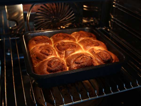 Gulungan kayu manis, brioche kayu manis dengan lapisan gula vanila - Persiapan langkah 10