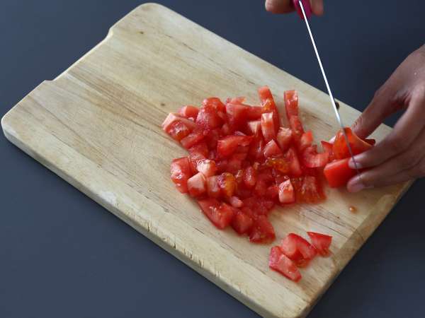Patacones, roti panggang pisang raja Kolombia dengan guacamole dan tomat - Persiapan langkah 3