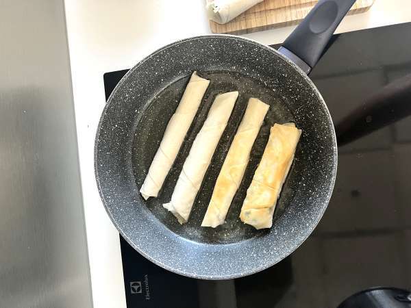 Börek dengan keju feta dan peterseli - Persiapan langkah 3