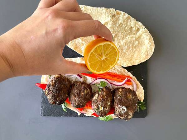 Köfte - bakso Turki dalam roti - Persiapan langkah 3