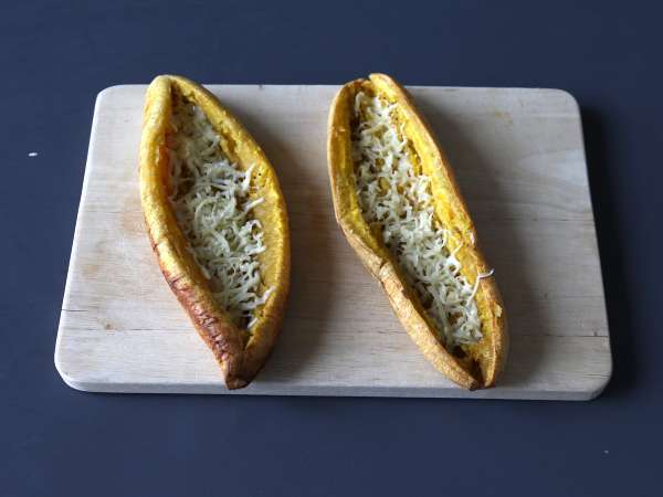 Pisang raja diisi dengan suwiran daging dan keju parut - Persiapan langkah 7