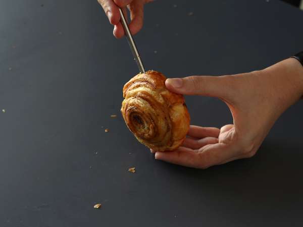 Roti gulung New York asin yang mudah dengan pesto dan fromage frais dengan 4 bahan - Persiapan langkah 8