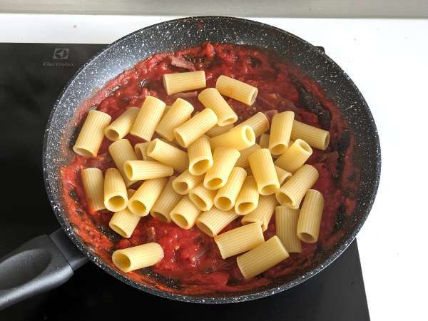 Pasta all'amatriciana, resep tradisional yang dijelaskan langkah demi langkah - Persiapan langkah 8