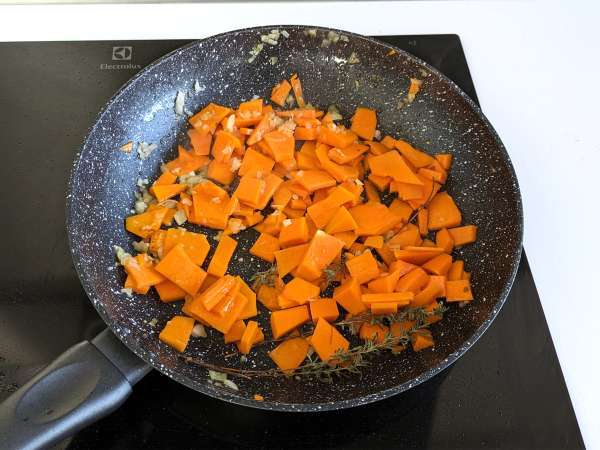 Pasta dengan labu dan sosis - Persiapan langkah 4