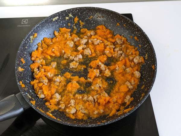 Pasta dengan labu dan sosis - Persiapan langkah 6