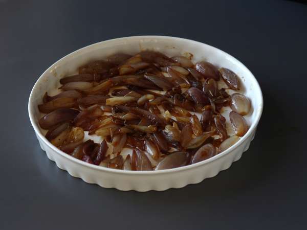 Tarte tatin dengan bawang merah dan feta, versi gurih yang tak tertahankan! - Persiapan langkah 4