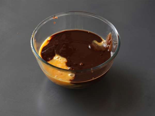 Kue krim cokelat dan kastanye EXTRA FONDANT hanya dengan 4 bahan - Persiapan langkah 1