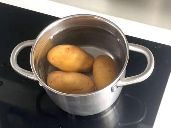 Gnocchi alla Sorrentina dalam wajan: resep cepat dan lezat yang disukai semua orang! - Persiapan langkah 1