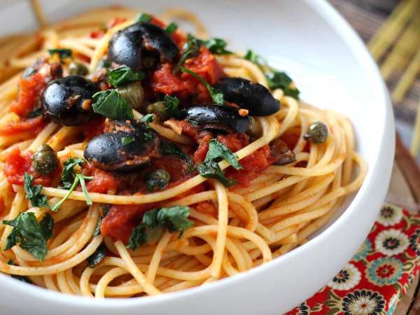 Spaghetti alla puttanesca, hidangan pertama yang cepat dan lezat - Persiapan langkah 6