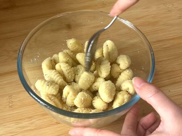 Gnocchi parmesan renyah di Air Fryer - Persiapan langkah 1