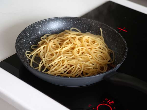 Spaghetti alla carbonara, resep karbo Italia yang sesungguhnya! - Persiapan langkah 6