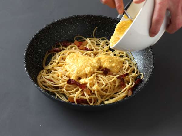 Spaghetti alla carbonara, resep karbo Italia yang sesungguhnya! - Persiapan langkah 7