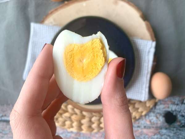 Telur rebus di dalam penggorengan udara - Persiapan langkah 3