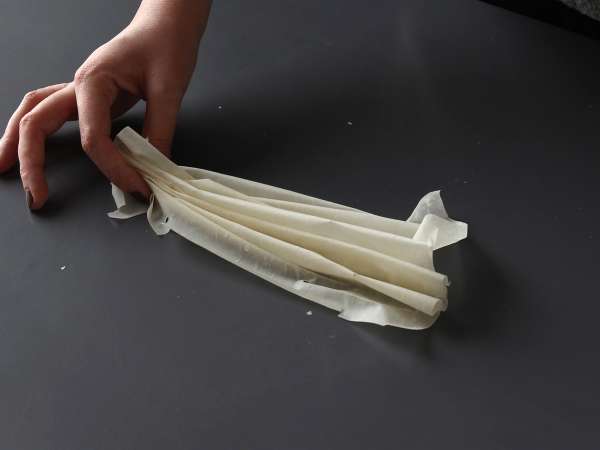 Kue crinkle yang gurih dengan keju kambing dan madu - Persiapan langkah 1