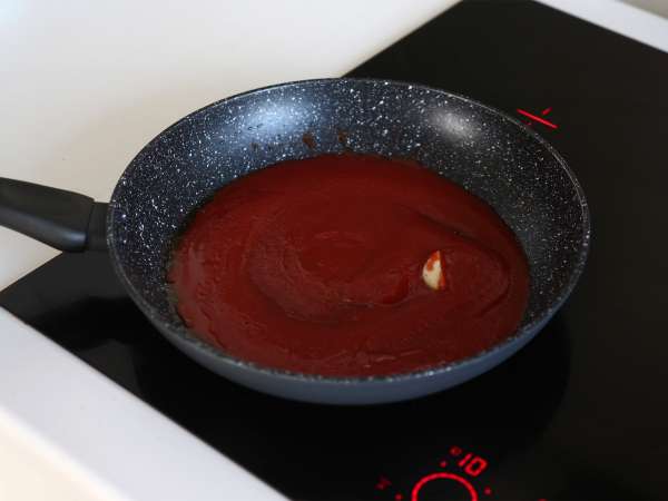 Conchiglioni diisi dengan ricotta dan bayam: hidangan vegetarian panggang yang tak tertahankan - Persiapan langkah 1