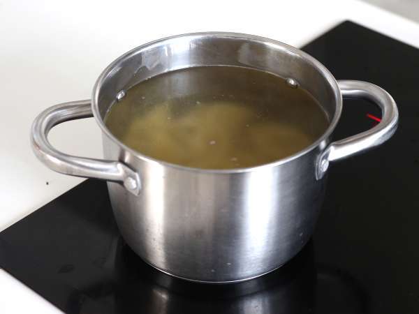 Conchiglioni diisi dengan ricotta dan bayam: hidangan vegetarian panggang yang tak tertahankan - Persiapan langkah 3