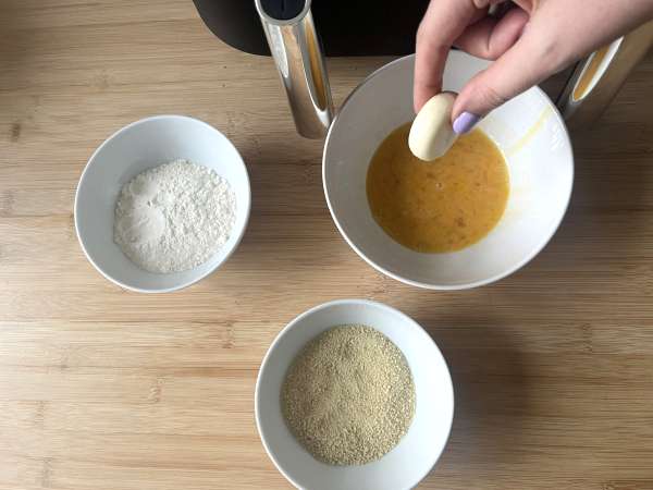 Babybels dilapisi tepung roti penggorengan udara - Persiapan langkah 1