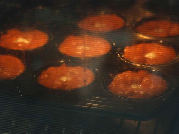 Muffin tomat dengan lelehan hati mozzarella - Persiapan langkah 6