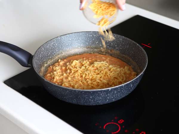 Bagaimana cara memasak mie Buldak rasa carbonara? Resep terbaik! - Persiapan langkah 7