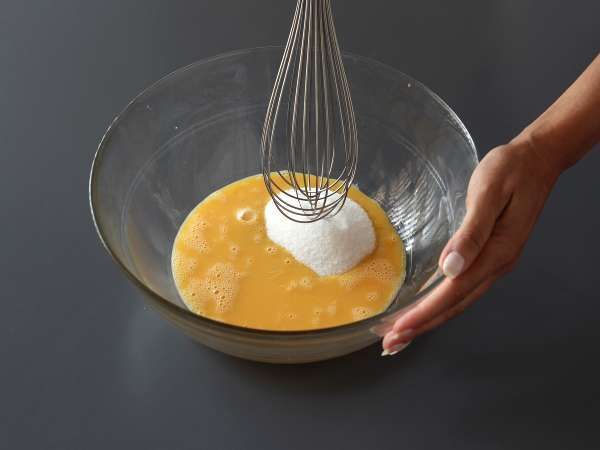 Kue Nega Maluca yang lembut dengan lapisan gula brigadeiro - Persiapan langkah 1