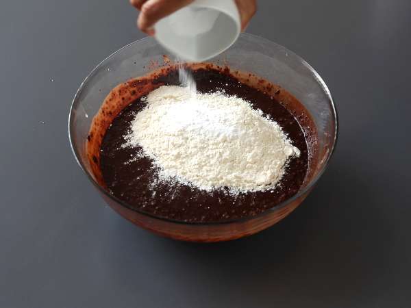 Kue Nega Maluca yang lembut dengan lapisan gula brigadeiro - Persiapan langkah 3