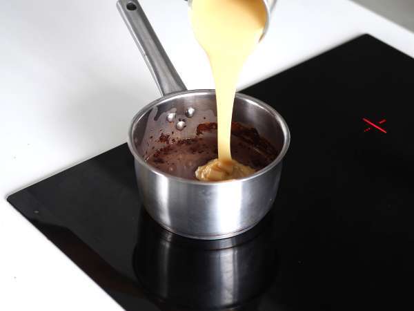 Kue Nega Maluca yang lembut dengan lapisan gula brigadeiro - Persiapan langkah 7