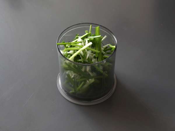 Pesto bawang putih beruang, harum dan sangat lezat! - Persiapan langkah 2