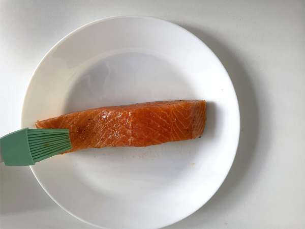 Salmon dalam penggorengan udara: sehat dan kaya rasa - Persiapan langkah 2