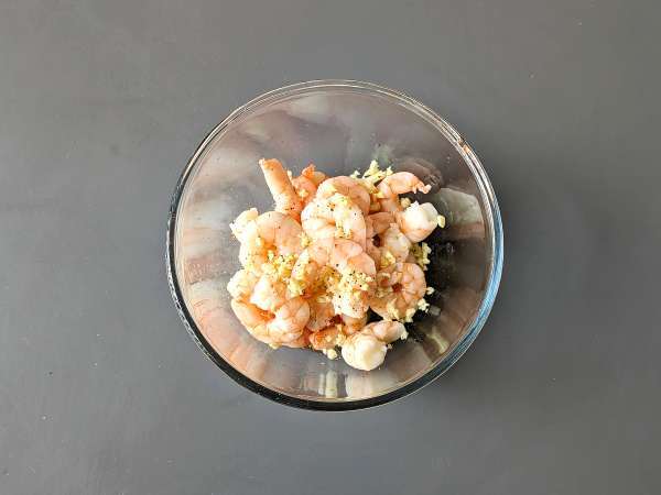 Udang goreng udara: resep yang ringan dan lezat - Persiapan langkah 2