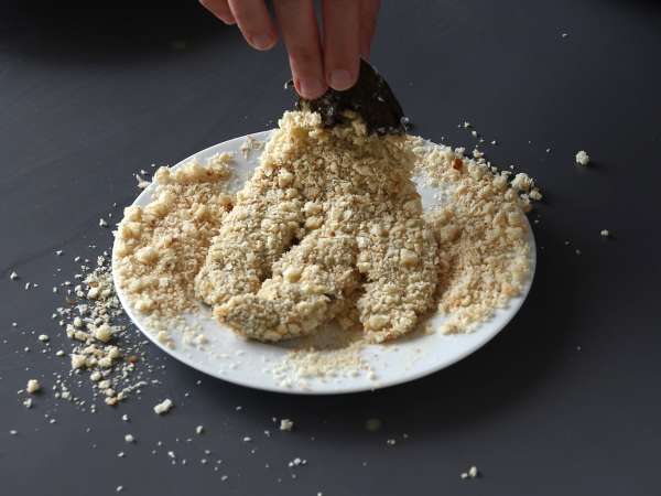 Terong dilapisi tepung roti dengan remah roti panko, kari Jepang ala katsu tapi vegetarian - Persiapan langkah 7