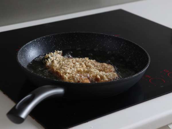 Terong dilapisi tepung roti dengan remah roti panko, kari Jepang ala katsu tapi vegetarian - Persiapan langkah 9