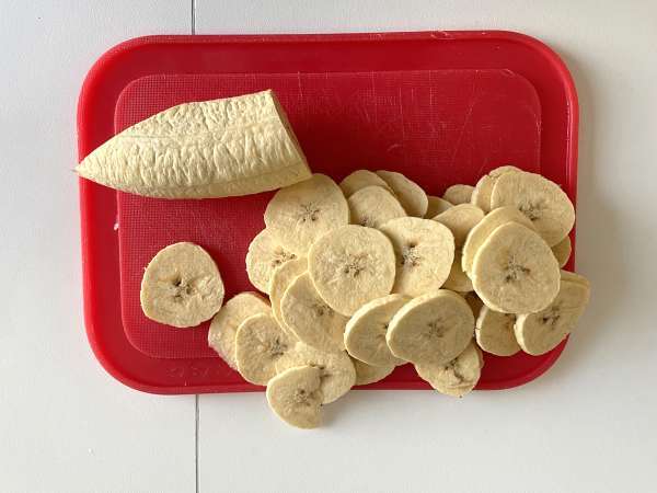 Keripik pisang raja yang dipanggang dalam oven - Persiapan langkah 1